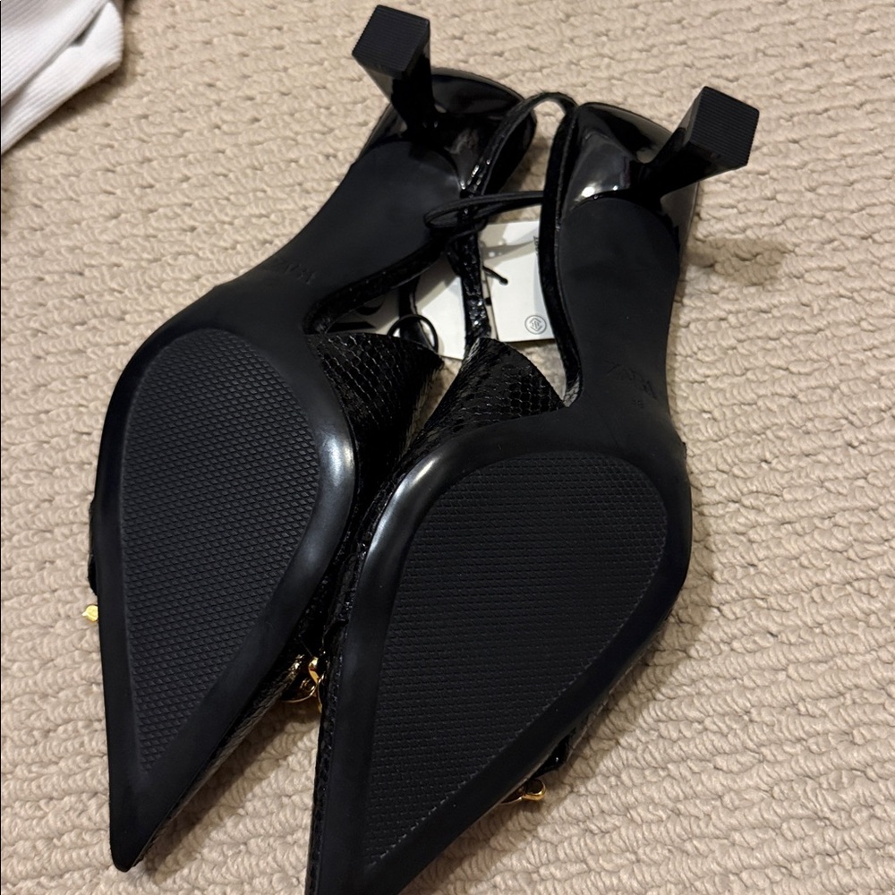Zara Black and Gold Heels - Picture 5 of 5